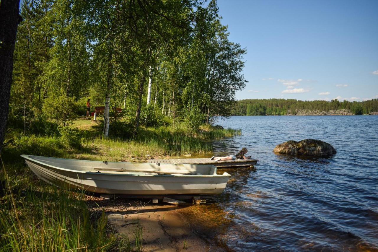 Loma-Autio Aamurusko Puumala Buitenkant foto